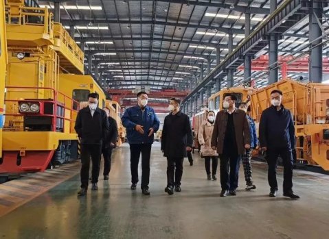  襄阳市市长王太晖、市政府秘书长张宇辉、襄州区区委书记刘明锋等一行到九游会·AG·「中国」官方网站重工开展春节前走访慰问活动 